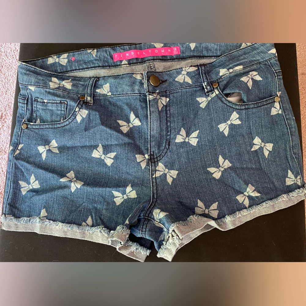 Tinseltown shorts with white bow accents. Size 13 women’s.